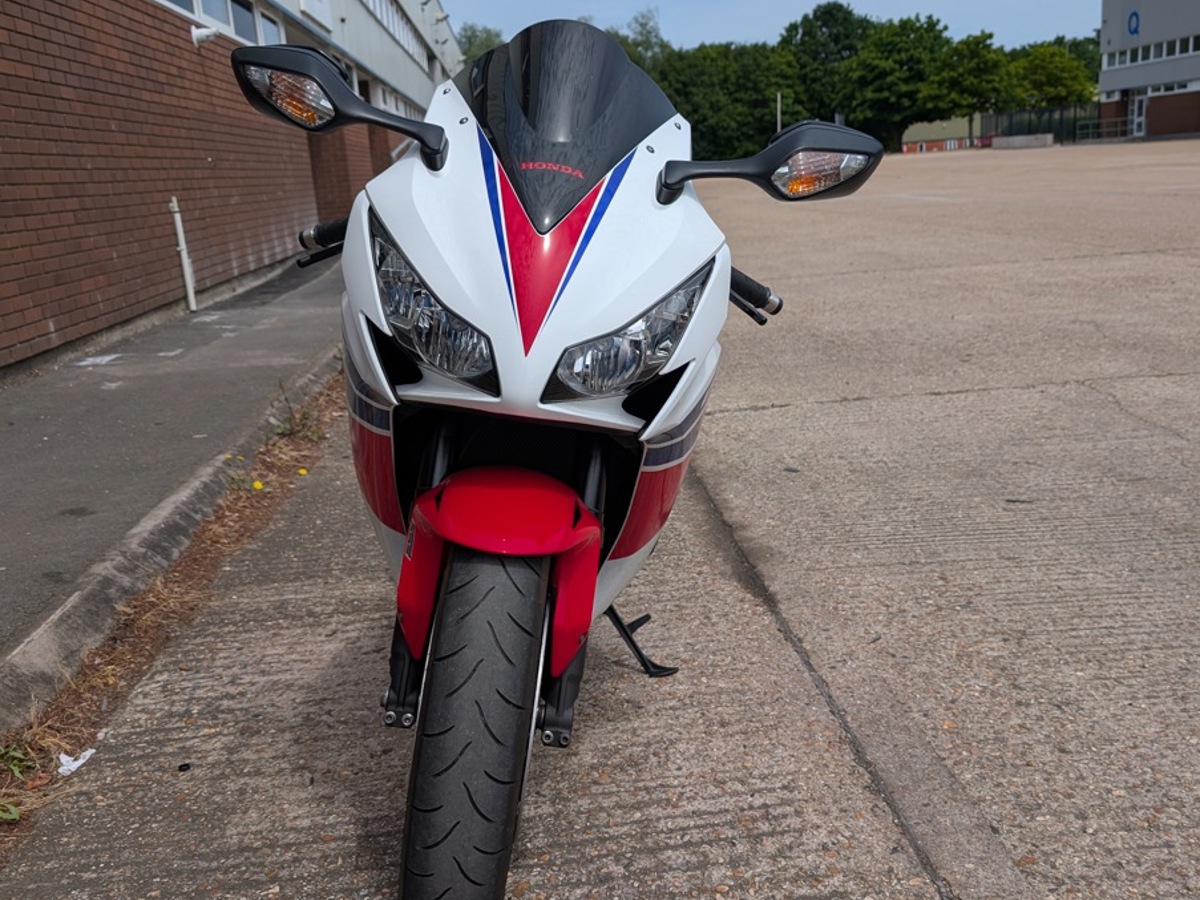 2015 Honda CBR1000RR Fireblade HRC – Low Mileage – Excellent Condition