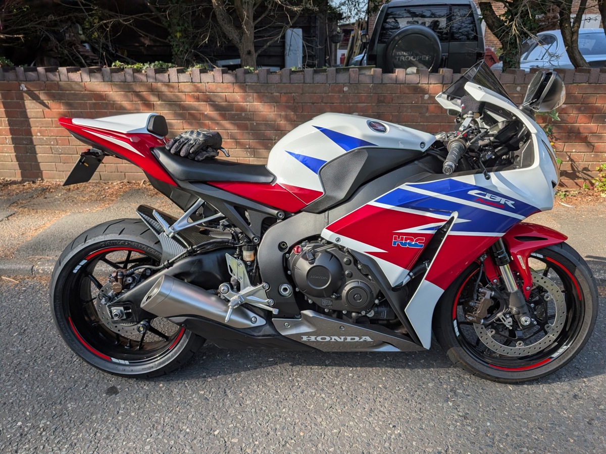 2015 Honda CBR1000RR Fireblade HRC – Low Mileage – Excellent Condition