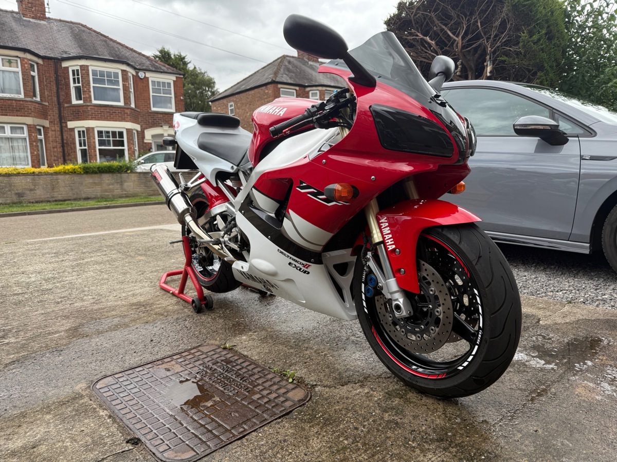 Yamaha R1 4XV W Reg